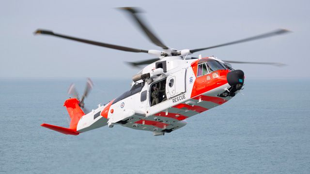 一架AW101远程直升机，装备有莱昂纳多鱼鹰30有源电子扫描阵列雷达系统。
