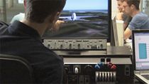 研究所的学生飞行系统动力学发展的航空电子设备控制算法,在目标硬件实施,执行pilot-in-the-loop测试在一个飞行模拟器的研究。