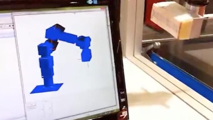 用MATLAB和Simulink编程的《Watch An Industrial Robot》在玻璃面板上写了万博1manbetx一条令人惊讶的消息。