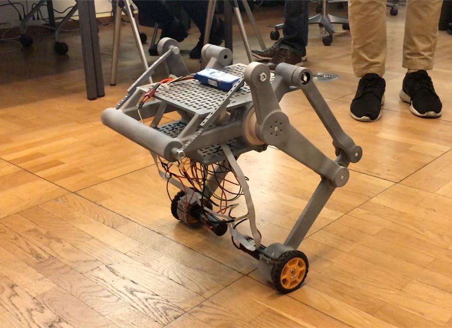 Ascento机器人的第一个原型