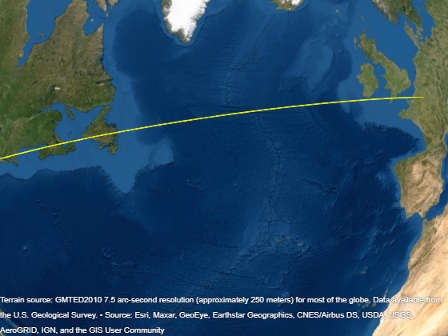 一个在纽约和巴黎之间有黄线的地球仪。整条线都是可见的。gydF4y2Ba
